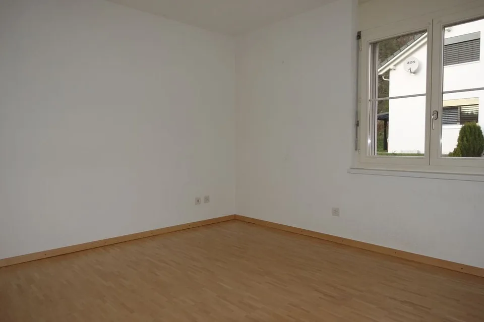 Kurz - 4.5-Zimmer-Wohnung mit Balkon und Garage