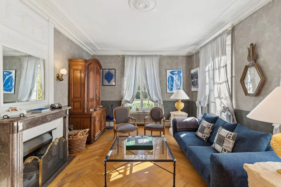 Maison de Maître à Lausanne - Élégance Intemporelle et Parc Privé