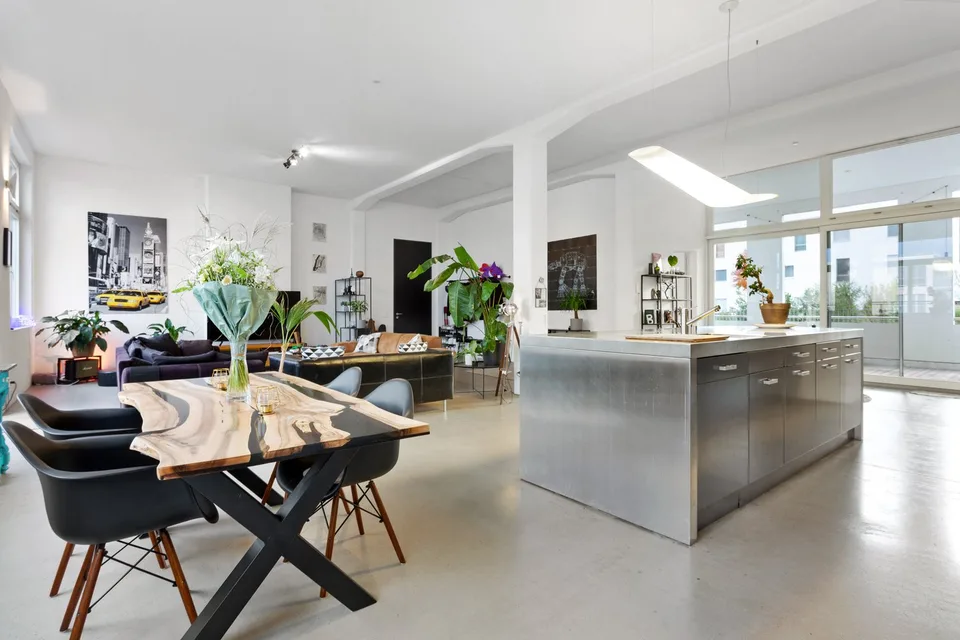 Beautiful loft with a view of the lake – photo 7 of 15