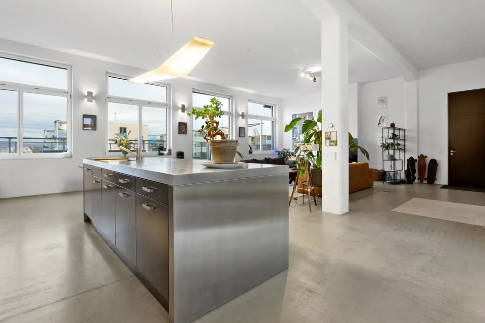 Beautiful loft with a view of the lake – photo 6 of 15