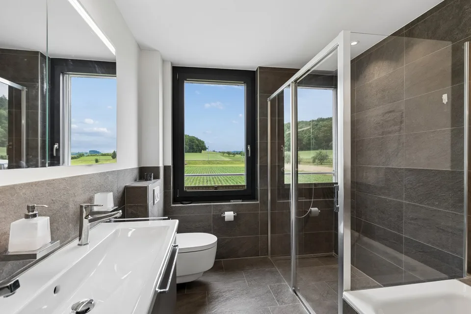 Sunny 3.5-room apartment with a far-reaching view – photo 7 of 15