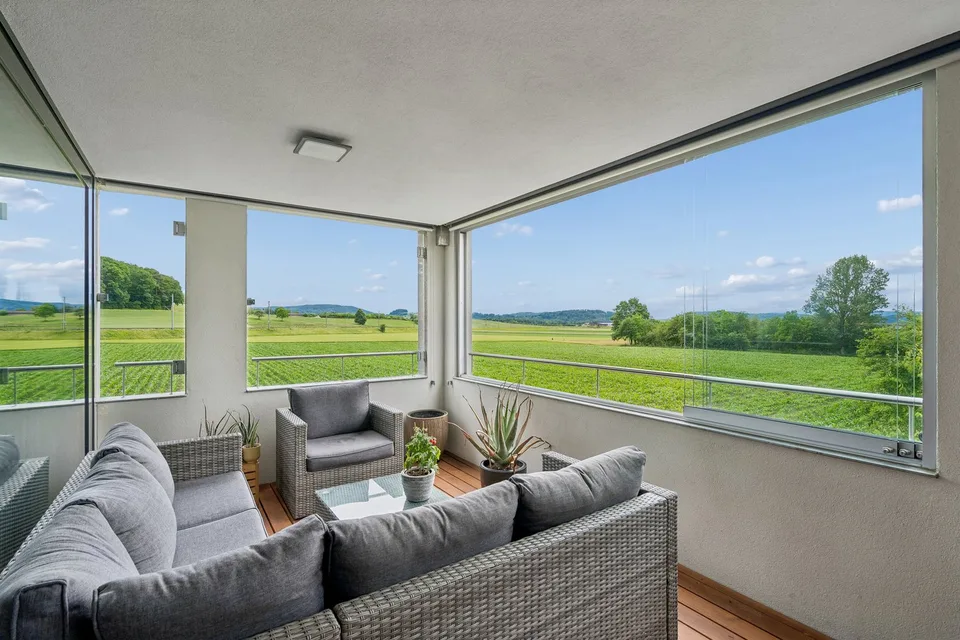 Sunny 3.5-room apartment with a far-reaching view – photo 12 of 15