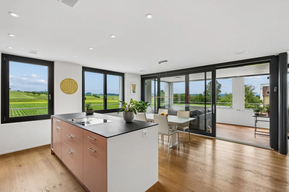 Sunny 3.5-room apartment with a far-reaching view – photo 8 of 15