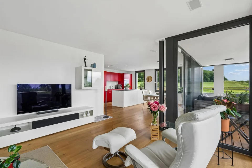 Sunny 3.5-room apartment with a far-reaching view – photo 11 of 15