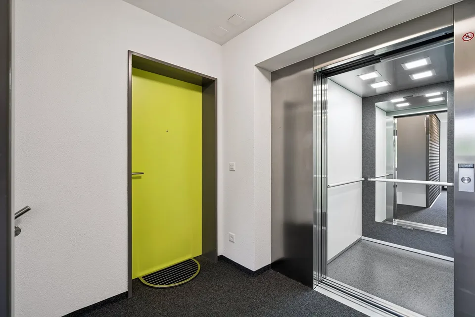 Sunny 3.5-room apartment with a far-reaching view – photo 14 of 15