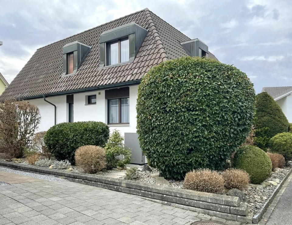 RESERVIERT - Top gepflegtes und sehr gut unterhaltenes 5 1/2 Zimmerhaus an zentraler Lage