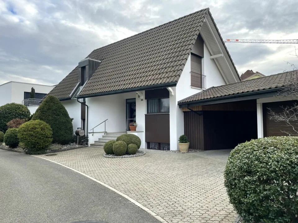 RESERVIERT - Top gepflegtes und sehr gut unterhaltenes 5 1/2 Zimmerhaus an zentraler Lage