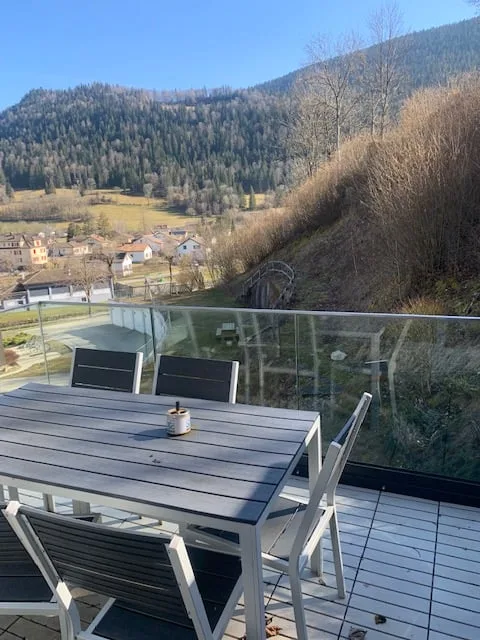 2114 Fleurier/NE Wohnung 143 m2 PPE Dachgeschoss-Duplex 5,5 Zimmer