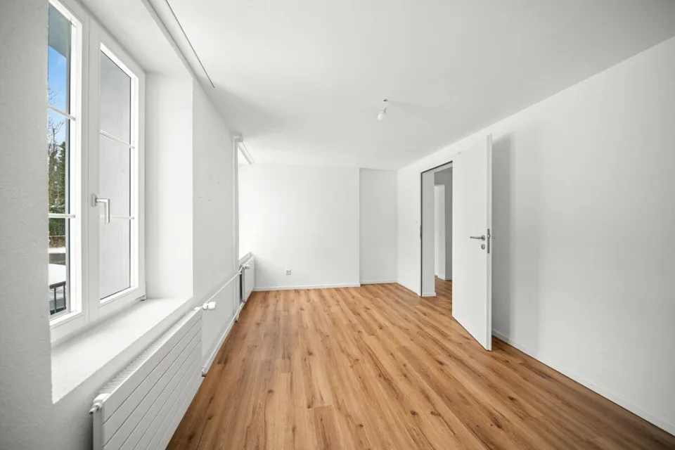 Maison complètement rénovée avec deux unités de résidence attractives