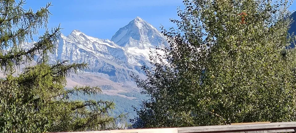 Luxus-Chalet mit 5,5 Zimmern auf Plan, Panoramablick.