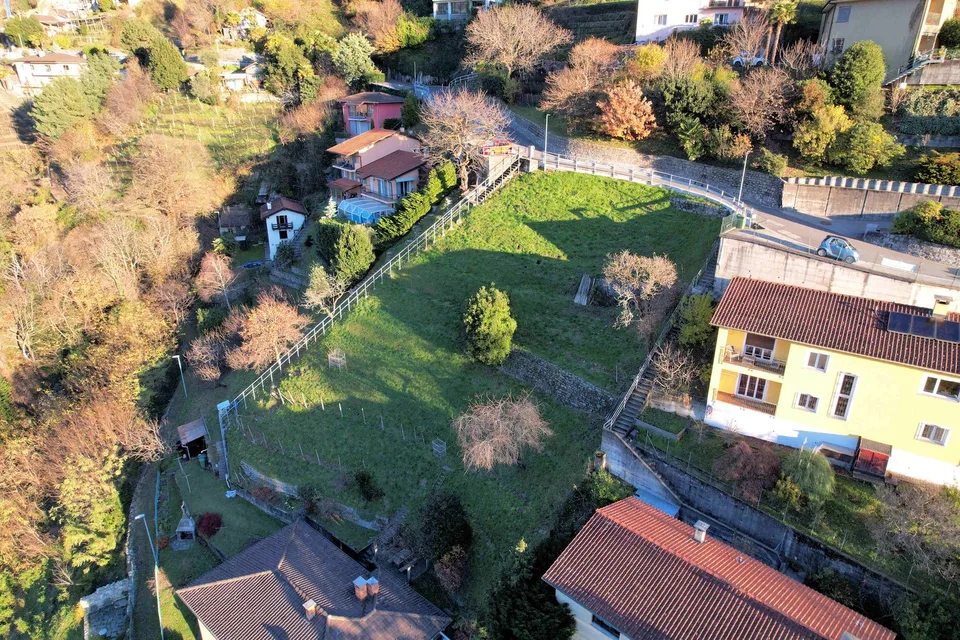 Terreno edificabile di 732 mq sulla collina di Daro