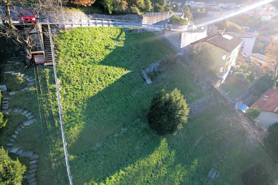 Terreno edificabile di 732 mq sulla collina di Daro