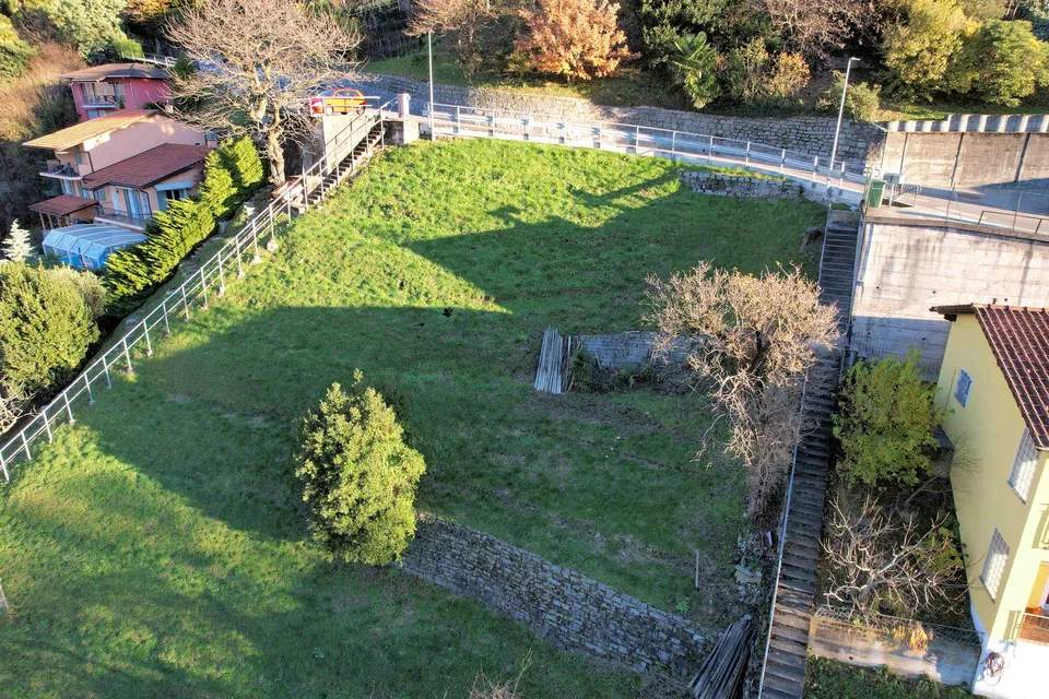 Terreno edificabile di 732 mq sulla collina di Daro