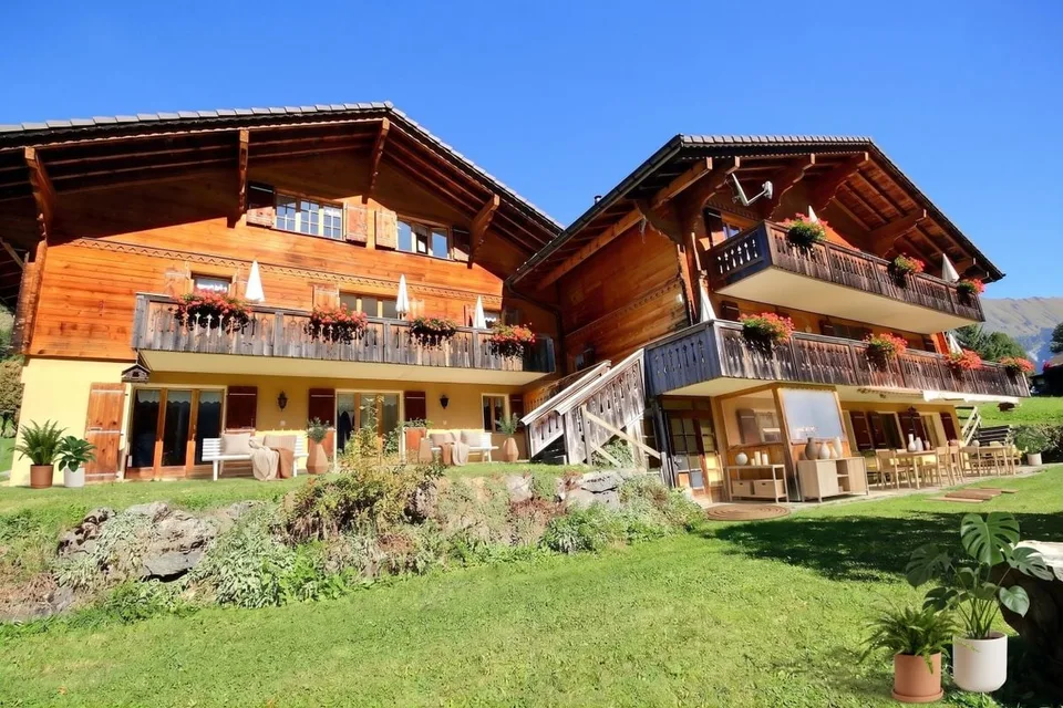 Grande propriété à vendre comprenant 2 chalets !