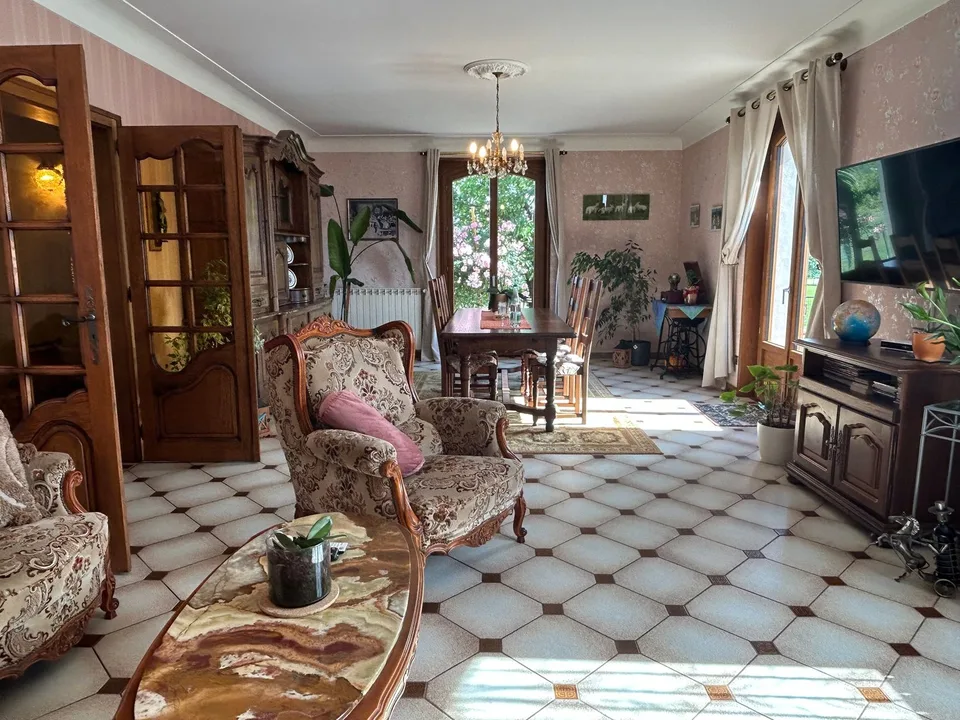Maison de campagne de 7,5 pièces avec 1 ha de terrain à Monthureux-sur-Saône (FR) près de Bâle et Boncourt