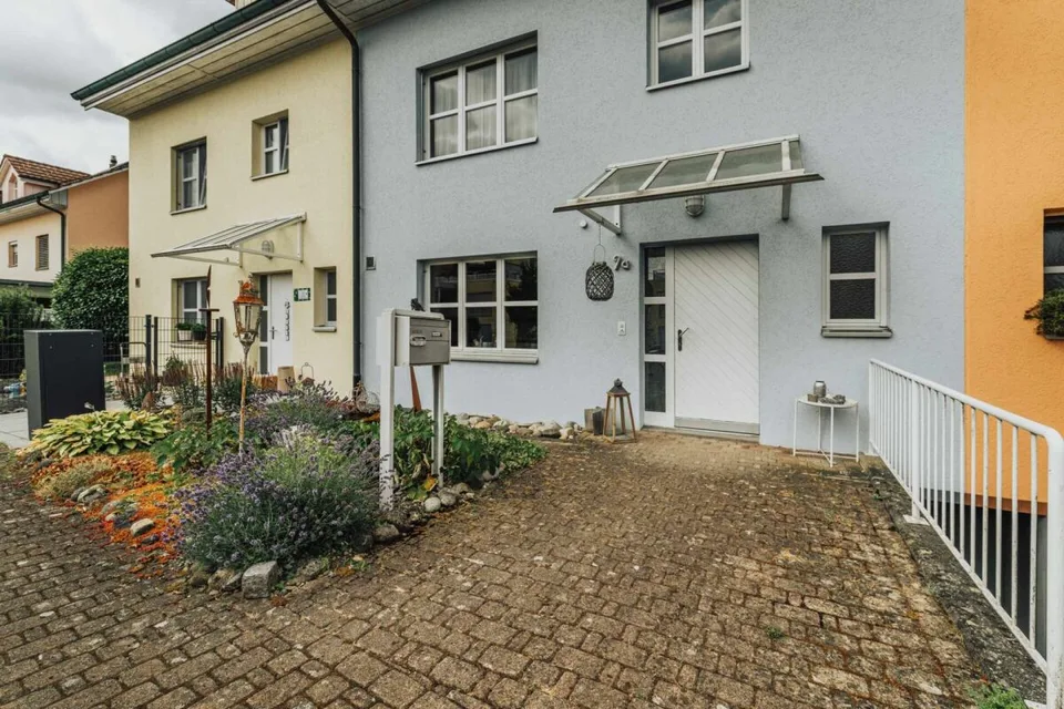 EINFAMILIENHAUS MIT GARTEN