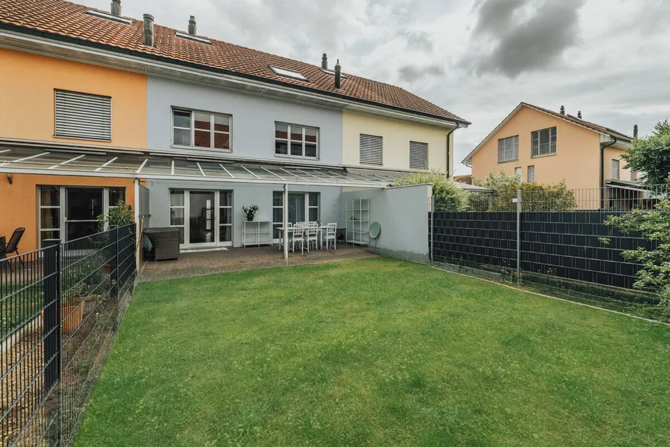 EINFAMILIENHAUS MIT GARTEN