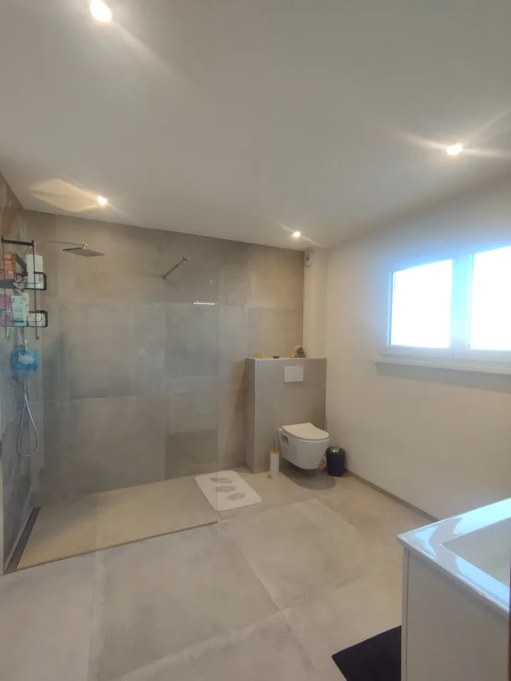 Casa contemporanea vicina al confine svizzero – foto 9 di 13