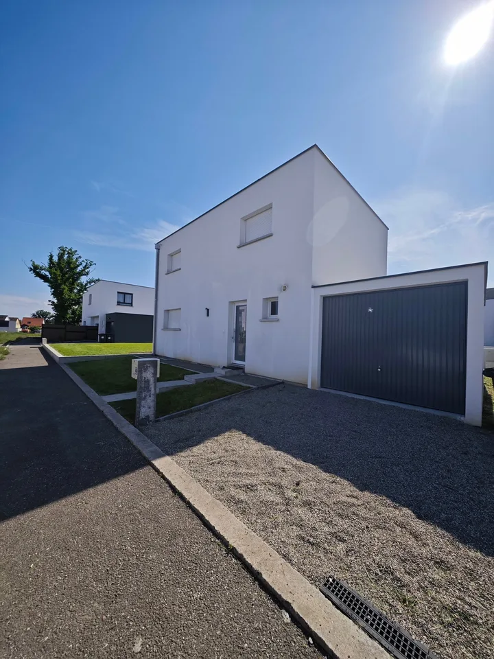Maison contemporaine proche de la frontière Suisse