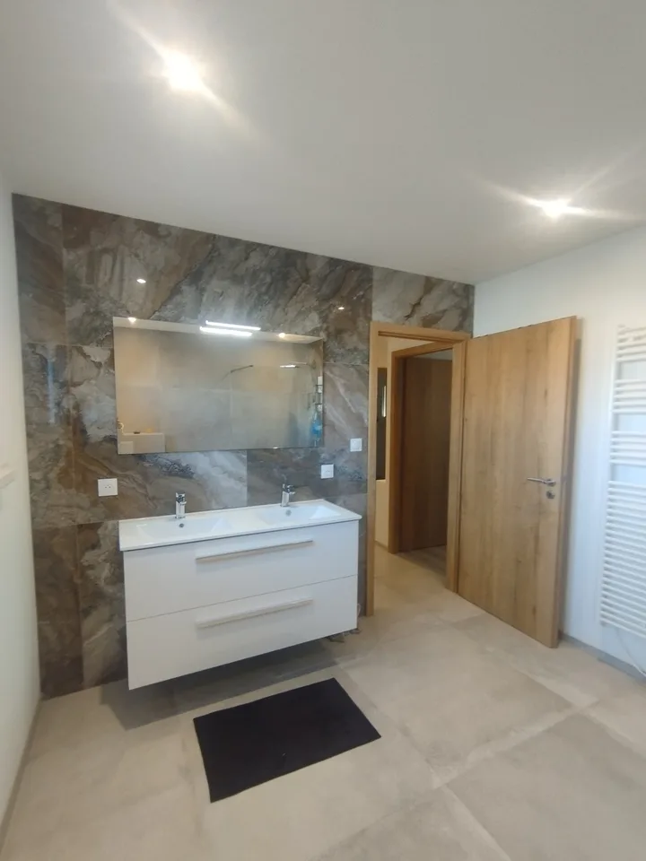 Casa contemporanea vicina al confine svizzero – foto 8 di 13