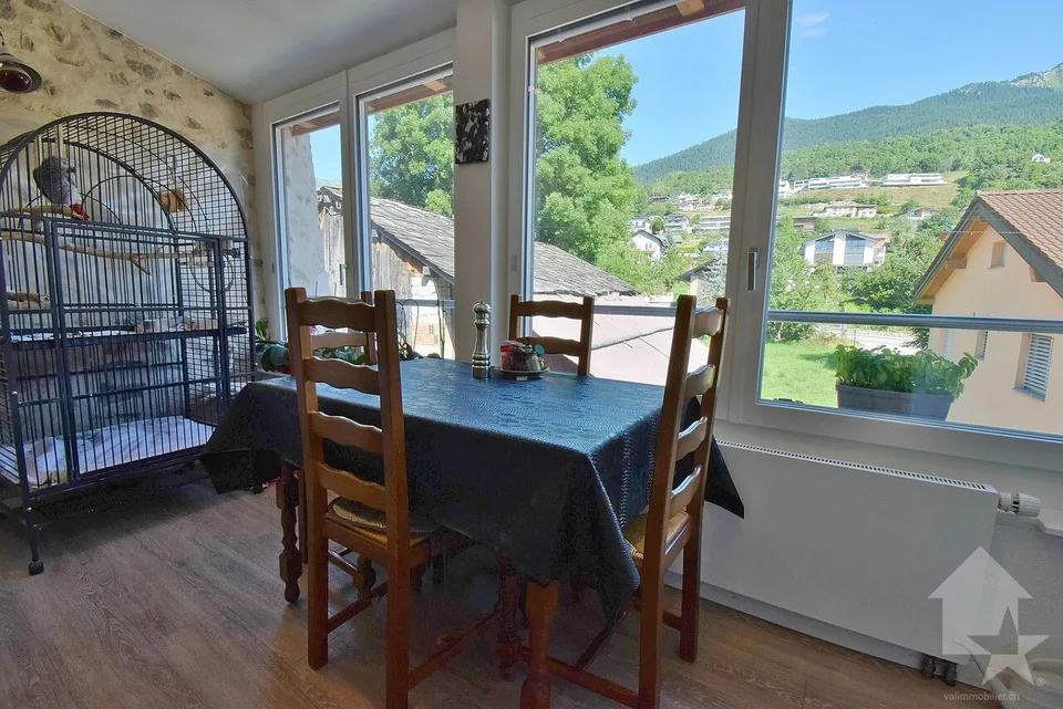 Immeuble de 3 ou 4 appartements avec une grange et un garage inclus !
