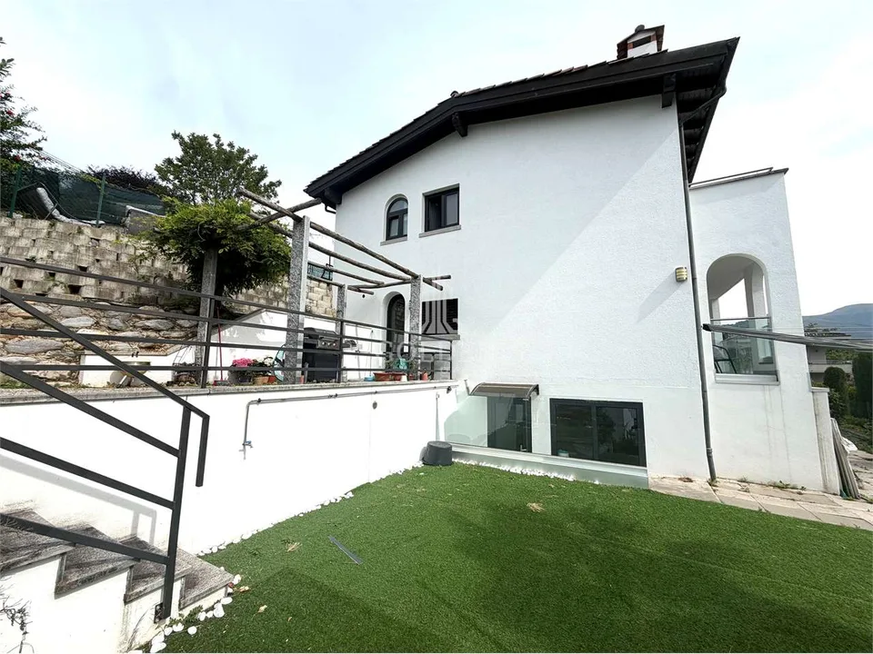 Porza, splendida casa di 5.5 locali con terrazzo panoramico e unità in