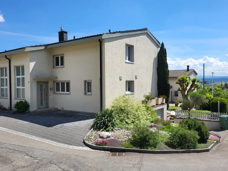 Casa a schiera di 4,5 locali in posizione soleggiata