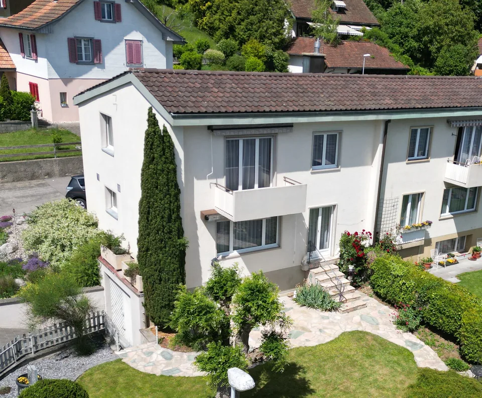 4.5 Zimmer Doppeleinfamilienhaus an sonniger  Lage