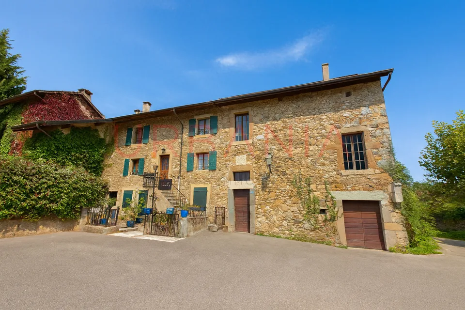 Triplex de charme au coeur d'une bâtisse historique du XVIIe siècle