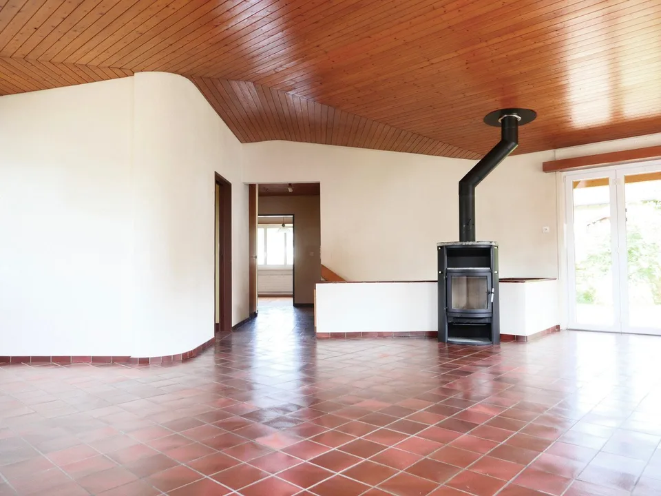 Maison individuelle, bien entretenue avec emplacement élevé pour vivre et une belle vue ... – photo 7 sur 20