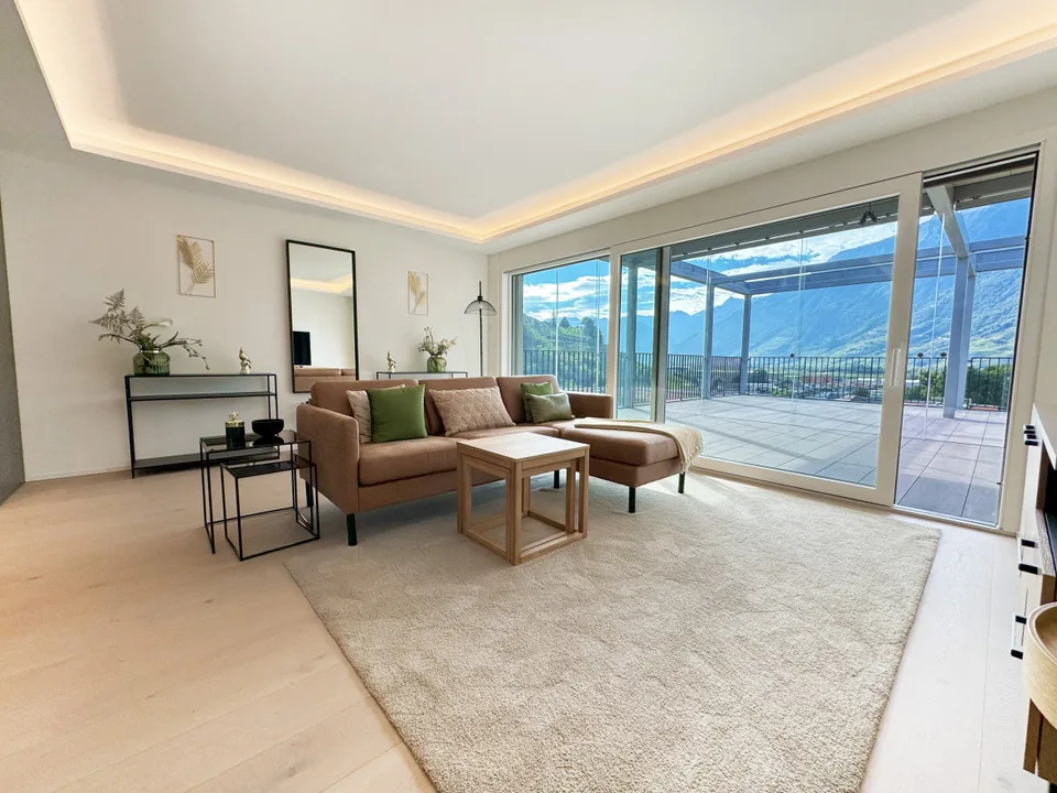 APPARTEMENT 4.5 ZIMMER HOHER WERT - VERGLASTER BALKON & PRIVILEGIERTES LEBENSUMFELD IN SAXON