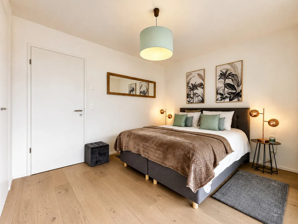 APPARTEMENT 4.5 ZIMMER HOHER WERT - VERGLASTER BALKON & PRIVILEGIERTES LEBENSUMFELD IN SAXON