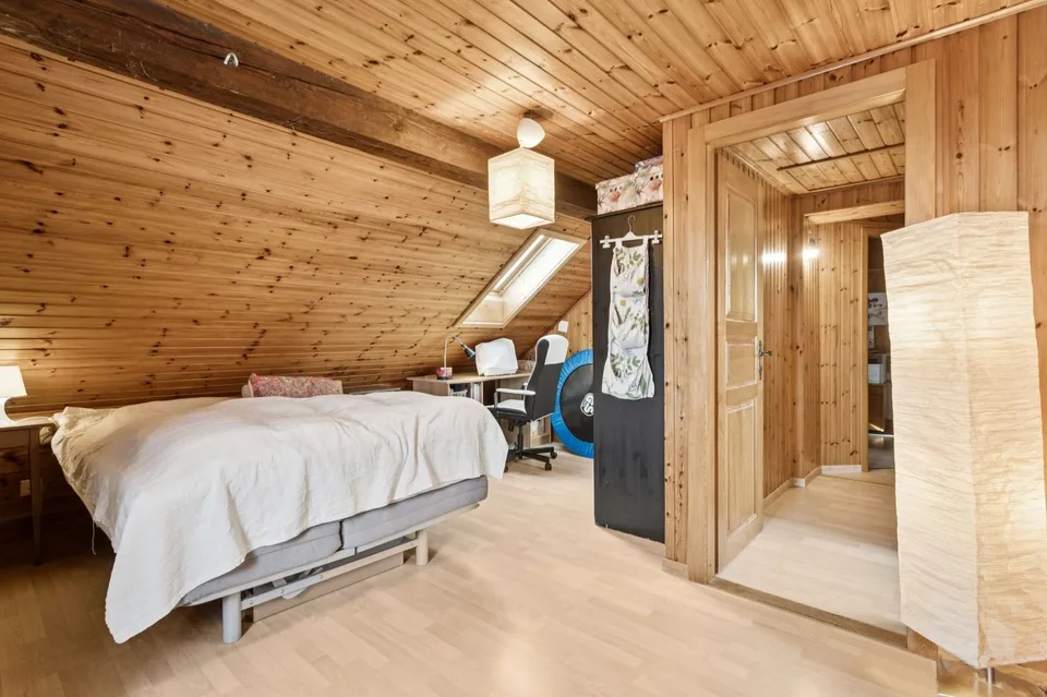 Zweifamilienhaus im Zentrum des Dorfes – Foto 11 von 13