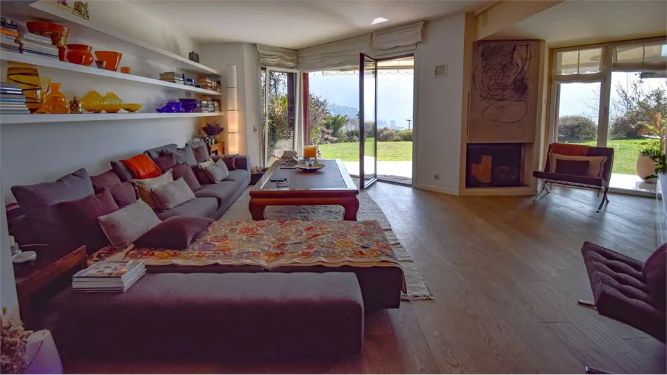 PRESTIGIOSO APPARTAMENTO CON GIARDINO E VISTA LAGO – foto 7 di 13