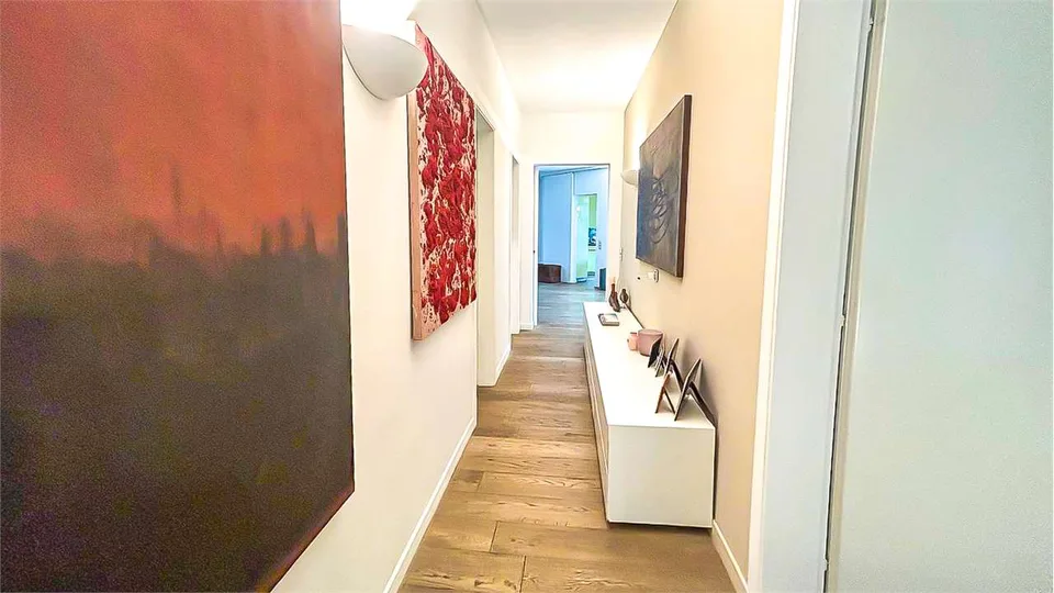 PRESTIGIOSO APPARTAMENTO CON GIARDINO E VISTA LAGO – foto 10 di 13