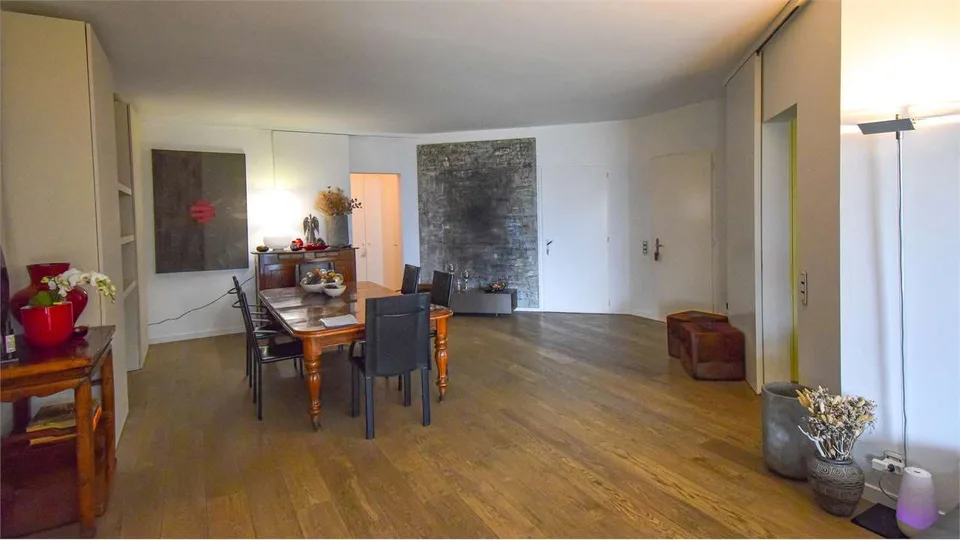 PRESTIGIOSO APPARTAMENTO CON GIARDINO E VISTA LAGO – foto 6 di 13