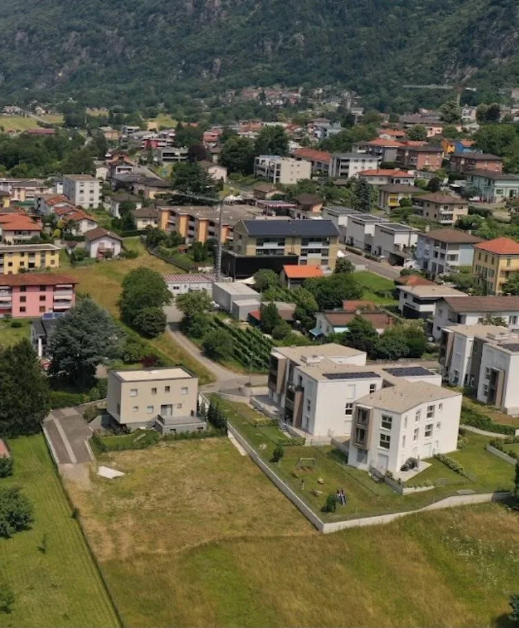 TERRENO SOLEGGIATO con licenza x 6 appartamenti