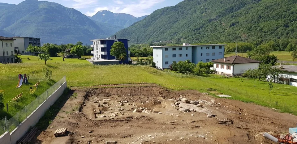 TERRENO SOLEGGIATO con licenza x 6 appartamenti