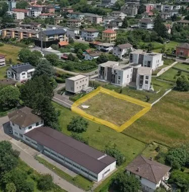 TERRENO SOLEGGIATO con licenza x 6 appartamenti