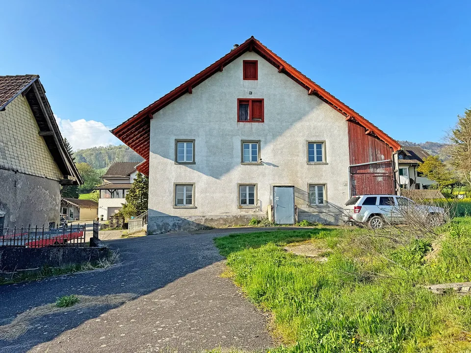 Casa residenziale con parte economica e fabbricato accessorio
