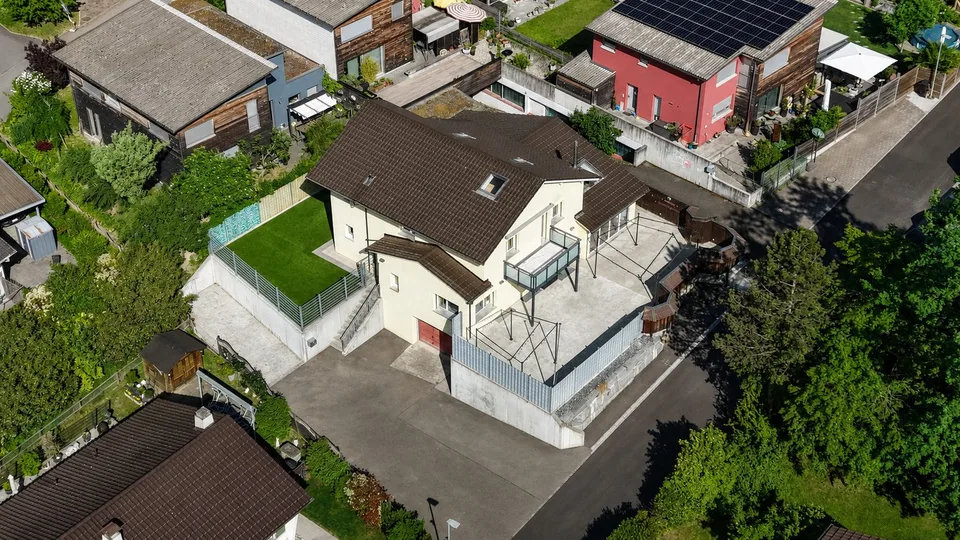 Familienfreundliches 5.5-Zimmer-Einfamilienhaus mit viel Platz und Wintergarten in Klingnau