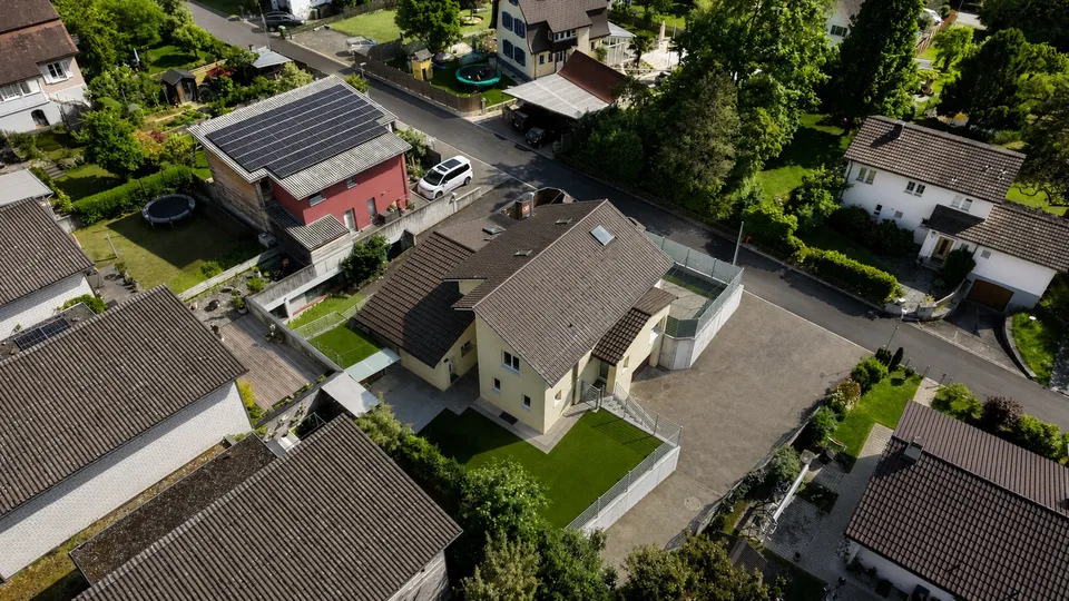 Familienfreundliches 5.5-Zimmer-Einfamilienhaus mit viel Platz und Wintergarten in Klingnau