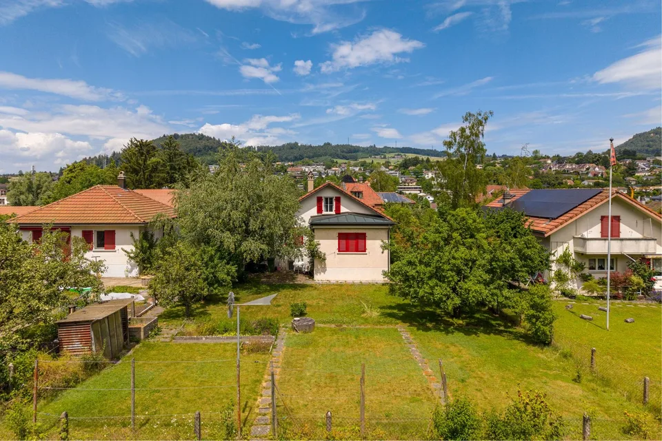 Charmantes Einfamilienhaus mit viel Potenzial und grossem Garten