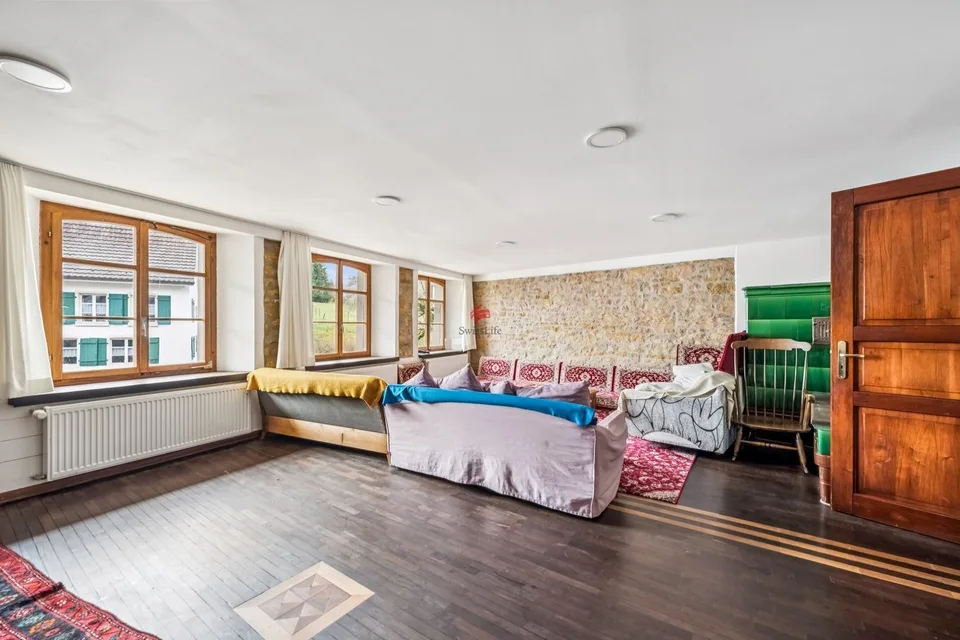 Attractive multi-family house with stable rental income