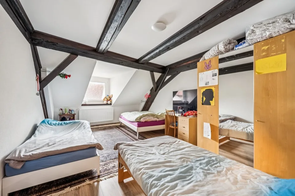 Attractive multi-family house with stable rental income