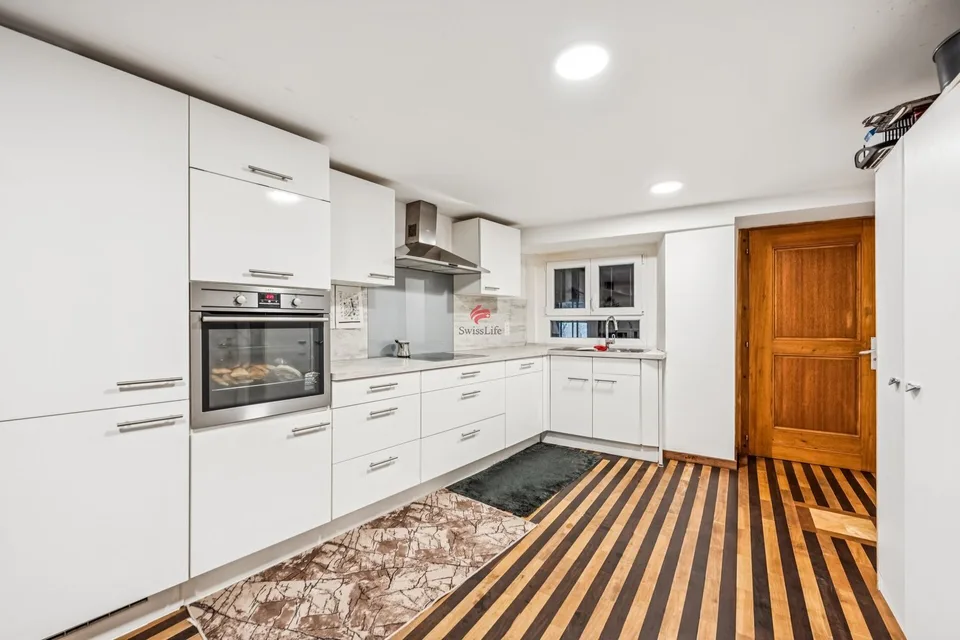 Attractive multi-family house with stable rental income