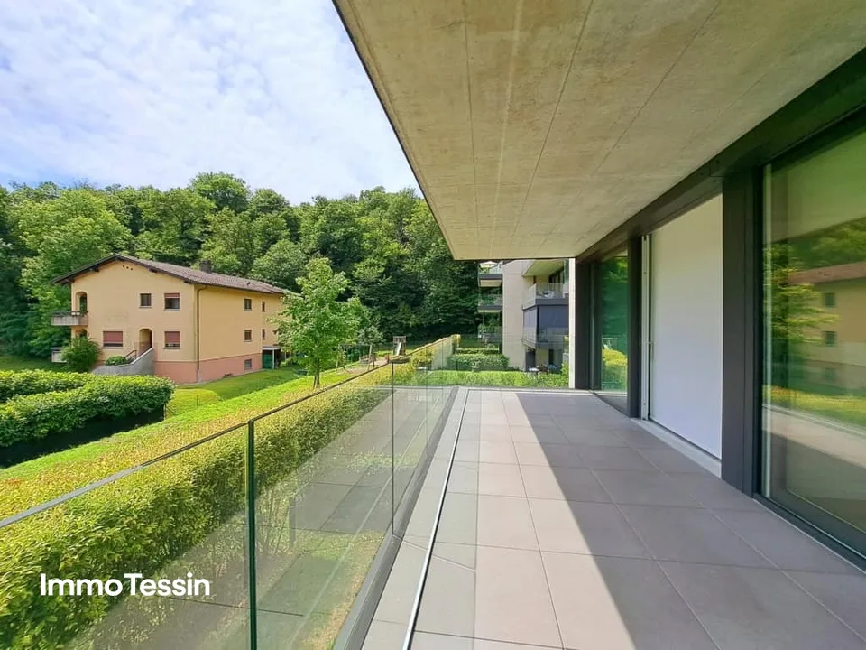 Appartement exclusif et neuf près de Lugano et du lac de Lugano avec une vue imprenable sur les montagnes tessinoises