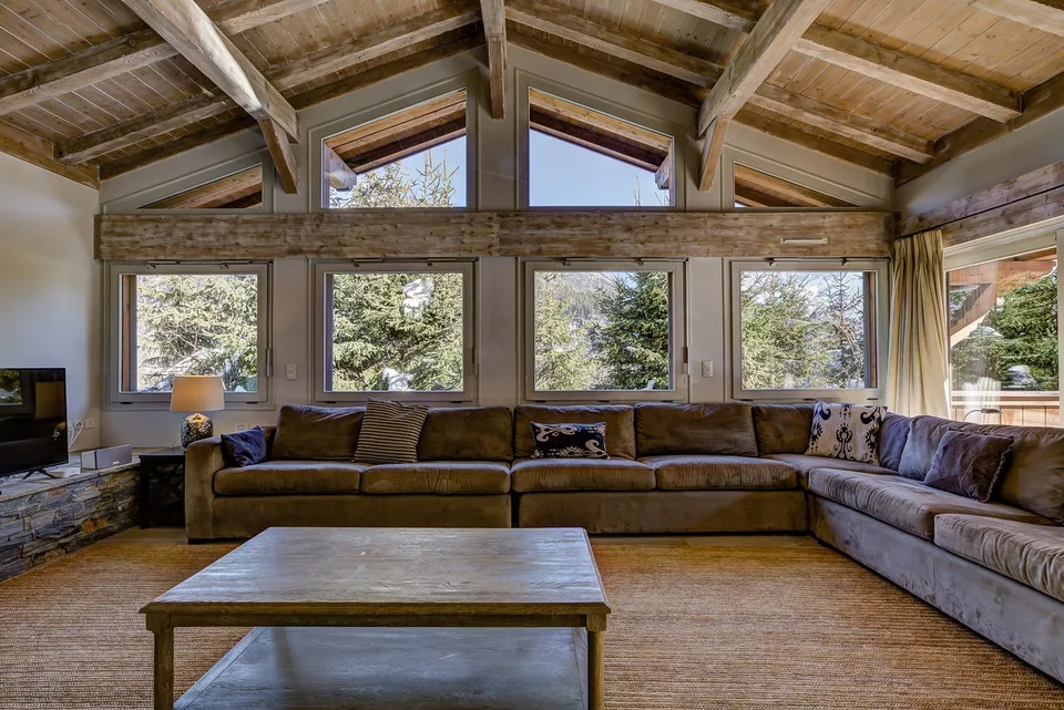 Delizioso chalet separato con cinque camere da letto e vista mozzafiato sul Monte Bianco