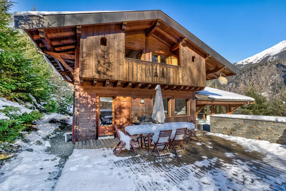 Delizioso chalet separato con cinque camere da letto e vista mozzafiato sul Monte Bianco