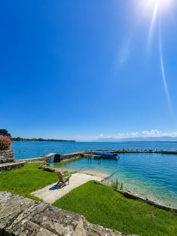 Außergewöhnliches Wassergrundstück in Nyon – Foto 8 von 30